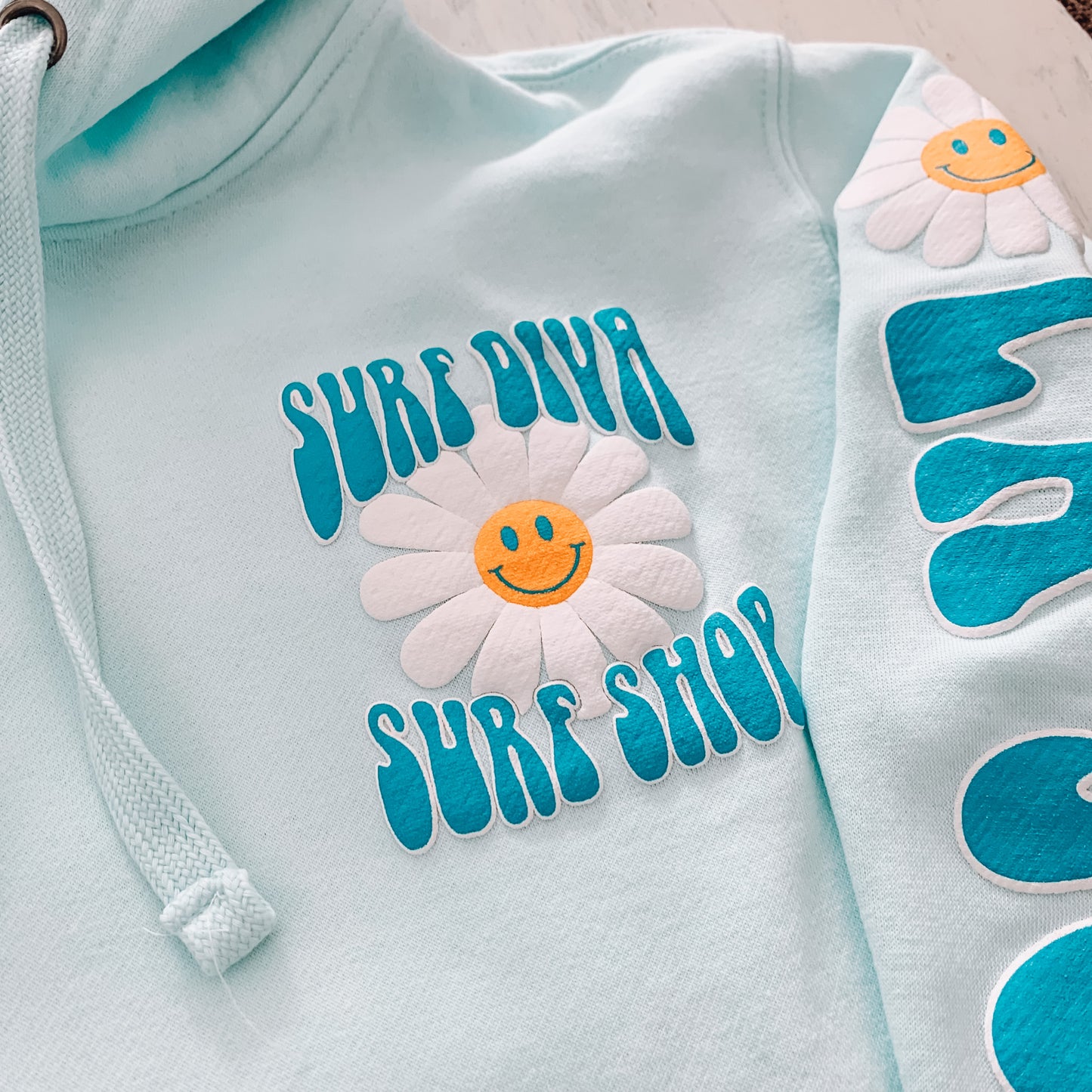 Surf Diva Daisy Smiley WOMEN'S HOODIE - pool day blue