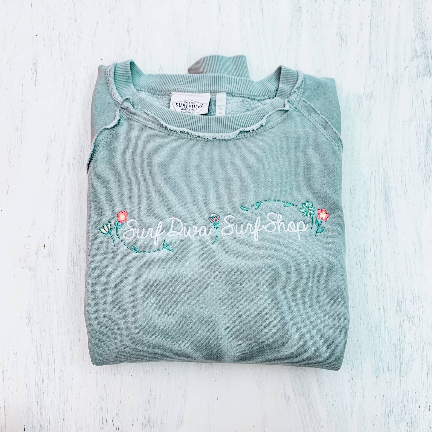 Surf Diva Surf Shop Flowerpoint Embroidery - CREW NECK PULLOVER
